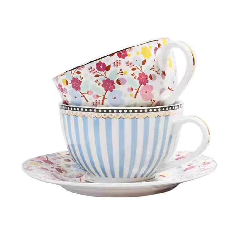 Ceramiczna kawa z kością w stylu kwiatu