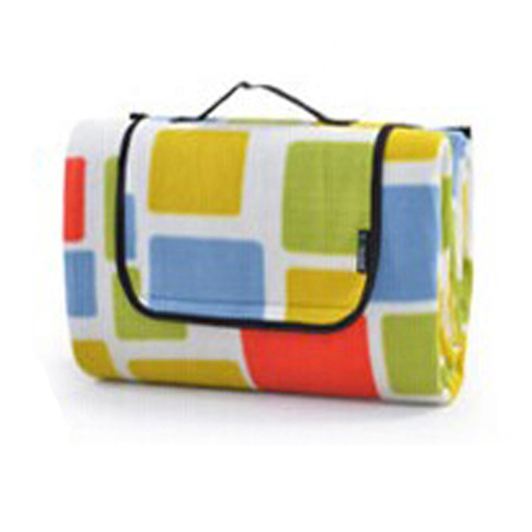 Duża, wodoodporna mata kempingowa z uchwytem piknikowym